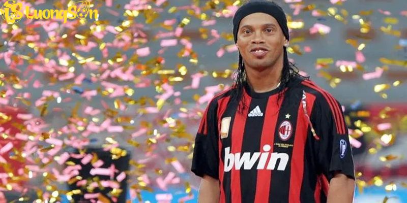 Ronaldinho trong màu áo Milan